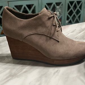 6.5, tan Dr. Scholl boot wedges. super comfortable  - perfect for fall!